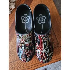 Sanita Floral Design Clogs NWOT
